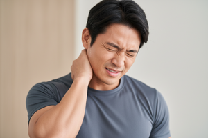 瞓捩頸（落枕）點算好？成因、症狀及中醫治療方法全解析